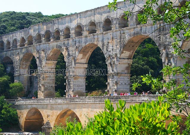 Cầu dẫn nước Pont Du Gard vẫn sừng sững dù đã qua nhiều thế kỷ
